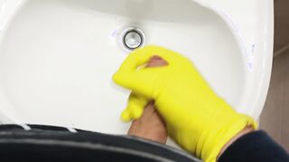 washbasin shaft onanism with jizz shot