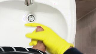 washbasin shaft onanism with jizz shot