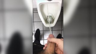 Immense Ac/dc Beef whistle Peeing (Rigid & Tender)