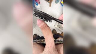 El cepillo y la toalla de mi compañera de piso