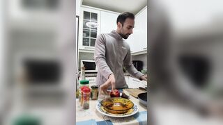 COOKING an Omelette, getting Nude and wanking off over the food