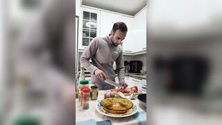 COOKING an Omelette, getting Nude and wanking off over the food