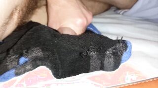 Twunk jizzing a monstrous explosion onto some sports socks after gym