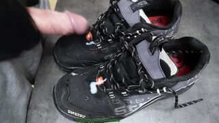 two jizz flows on engelbert strauss boots