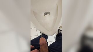 Pipi dans lurinoir