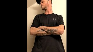 Sumptuous dude jerking BWC in the mirror