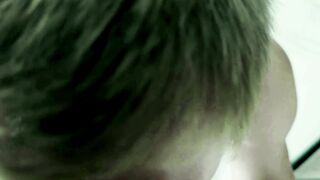 Gammel araber kneppet i munden på en ung tjener på resortet