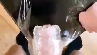 Probando este juguete sexual