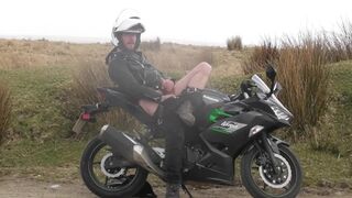 Pit Stop Masturbate Off