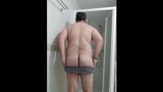 Ducha caliente de hombre caliente (PARTE 1)