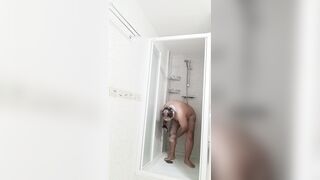 Ducha caliente de hombre caliente (PARTE 1)