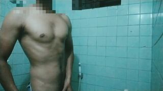 Beefy Torrid Guy wanking fur covered bone