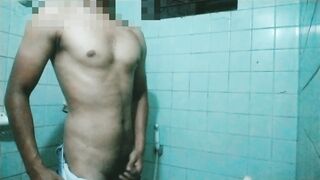 Beefy Torrid Guy wanking fur covered bone