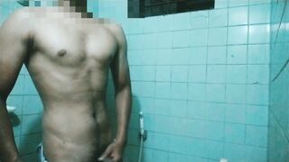 Beefy Torrid Guy wanking fur covered bone