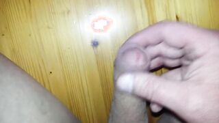 Masturbe (265) with one testicle