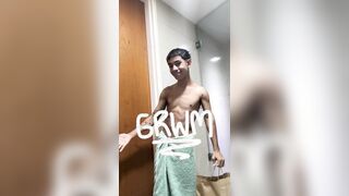 Me masturbo solo en casa con mi verga de 22cm