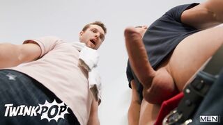 TWINKPOP - Benjamin Blue Coaxes His Hetero Acquaintance Thats Its Finer To Munch A Pipe Than A Snatch