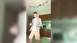 somebody tell me why this remind me of 2016 vine era