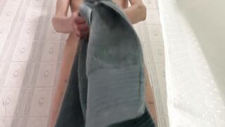 Showering my spunk-pump after masturbating off