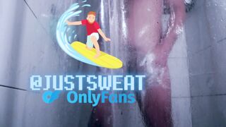 Buff builder masturbates him self off in the collective douche