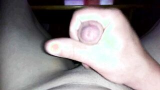 Masturbe (342) with one testicle