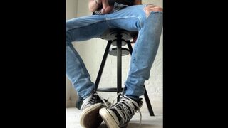 Longhairdude drains and jizzes on his trashed Talks - floor sight