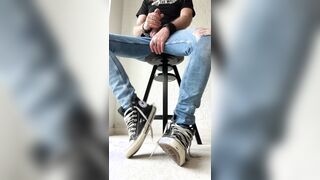 Longhairdude drains and jizzes on his trashed Talks - floor sight