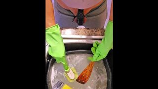 Beef whistle In Lockdown: Doing The Dishes