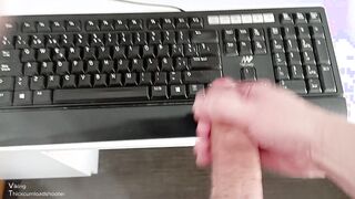 Potente corrida pringosa gimiendo sobre mi pc mirando mi propio perfil en PH! Estaba muy cachondo!