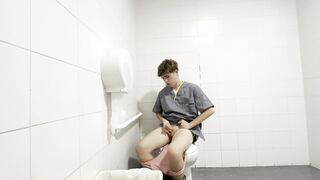 Twunk dresses up as a medic and faps in the clinic