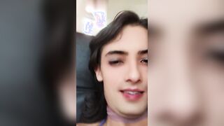 Me corro mirando penetrando mi Ano con un consolador enorme