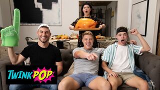 TWINKPOP - Troye Dean And Logan Aarons Lurk Under A Blanket For Some Sneaky Knob Tugging