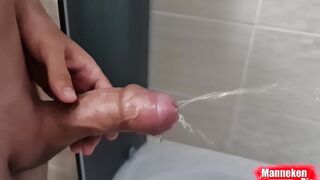Bulge man meat lengthy peeing in the shower