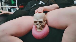 Trick or Handle ? A skull stashing shortie - Parent adorning Skull Head