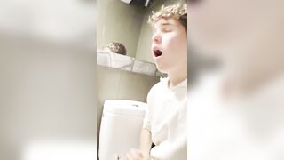 Twunk creeps out of family meal to fap (nearly got caught)