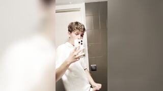 Twunk creeps out of family meal to fap (nearly got caught)