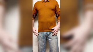 Requested vid of me ripping off my trousers to unsheathe man meat and plums