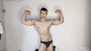 In the casino someone pay me for ripple my muscles and jack off my uncircumcised knob