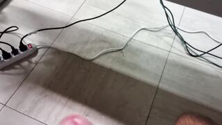 esplosione di sborra a fiumi grandi schizzi cazzone eccitato