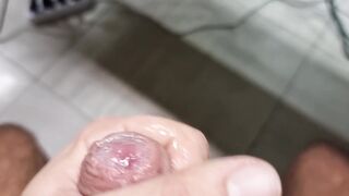 esplosione di sborra a fiumi grandi schizzi cazzone eccitato