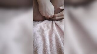 Gay-for-pay stud fingerblasting his pucker