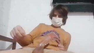 The 20-yr-older dude screams cutely and shoots a load with a quiver