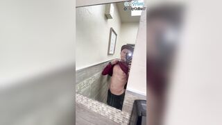 Restaurant Douche Quickie Getting off : Bellowing Noisy And Cummings Quick