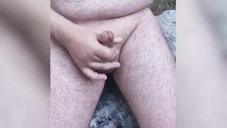 Dude urinating and jizzing in nature