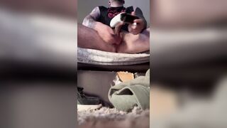 Gamer fellow draining it