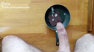 Hasty, noisy fap-off in the kitchen! Torrid chocolate and massive milk for the breakfast of champions!