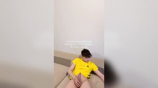 ITALIAN ????????TWUNK WANKS OFF EYEING PORNO