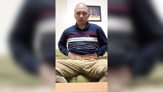 修士学生の休日リビングルームオナニー