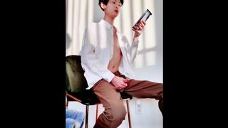 I jacked privately in the lounge at work and ejaculated everywhere