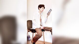 I jacked privately in the lounge at work and ejaculated everywhere